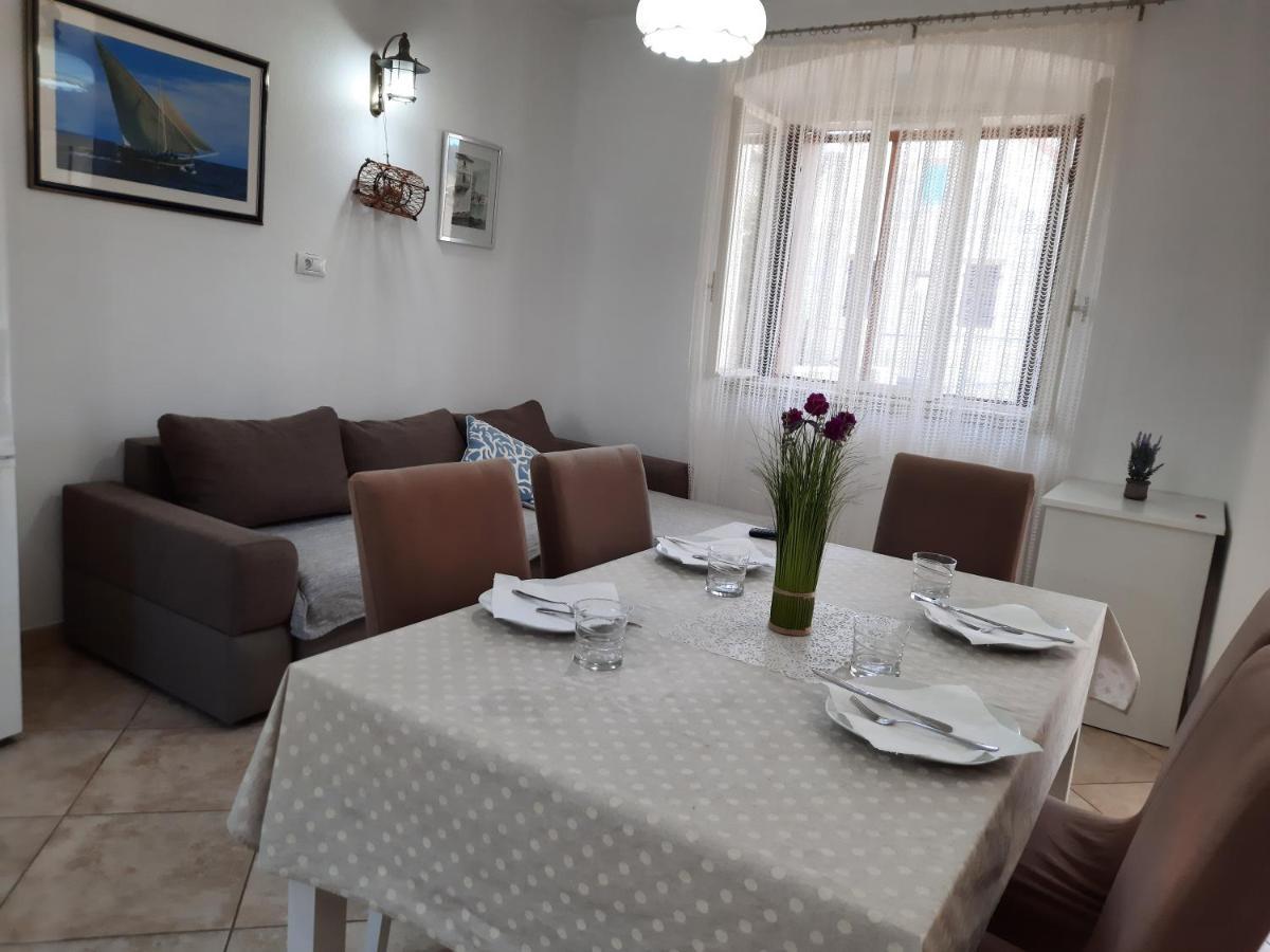 Komiža Apartments Villa Beba מראה חיצוני תמונה