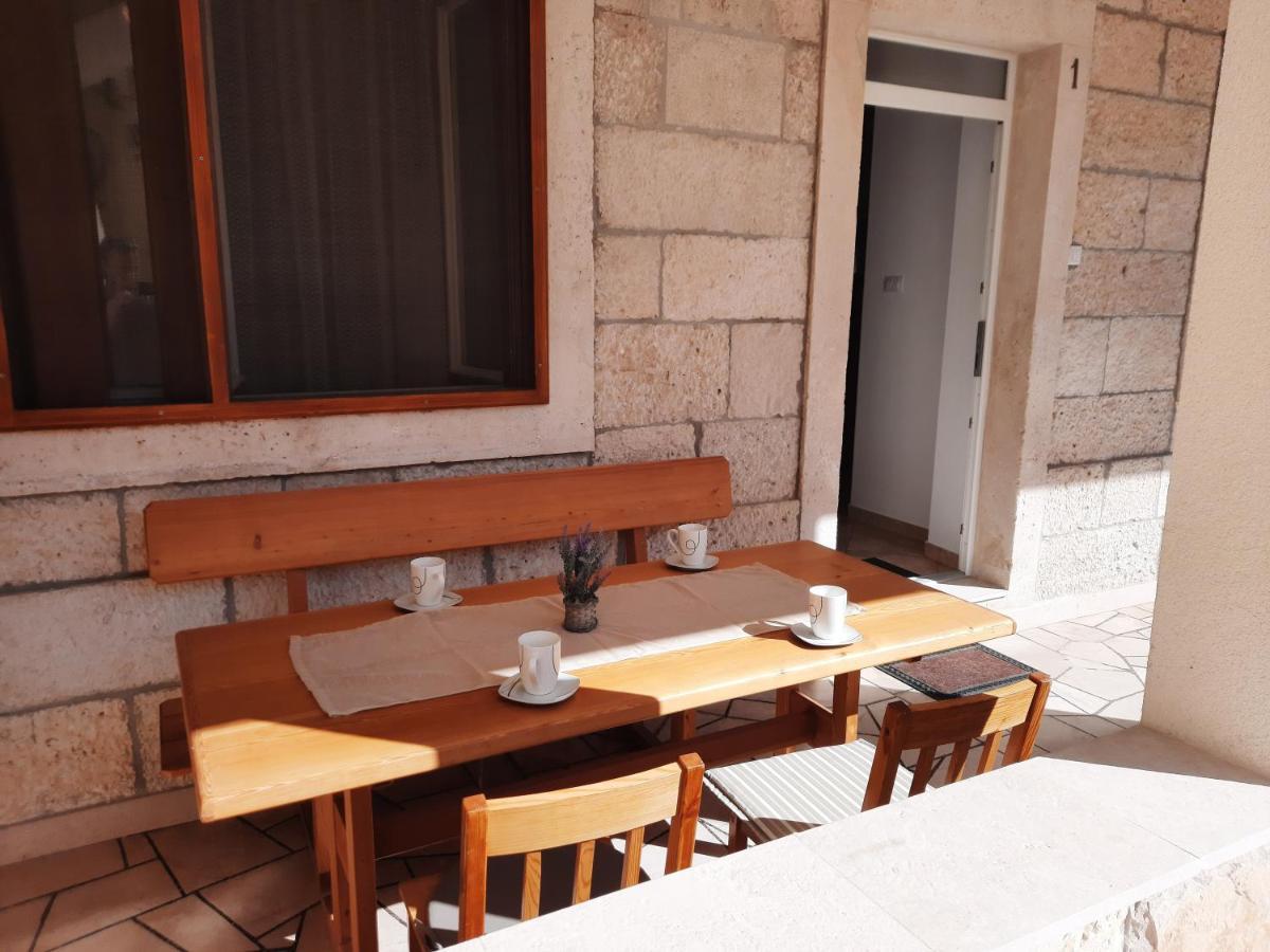 Komiža Apartments Villa Beba מראה חיצוני תמונה