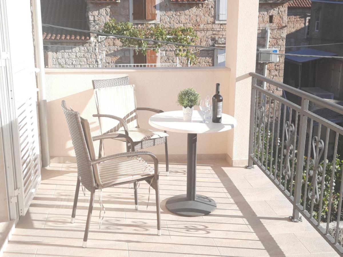 Komiža Apartments Villa Beba מראה חיצוני תמונה