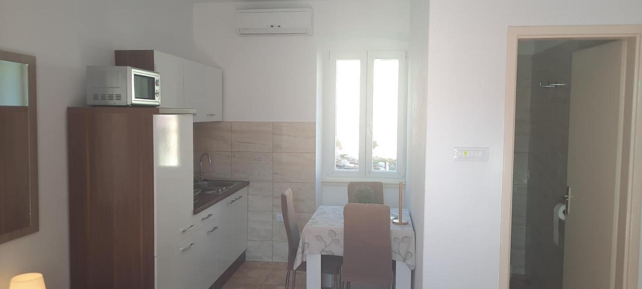 Komiža Apartments Villa Beba מראה חיצוני תמונה