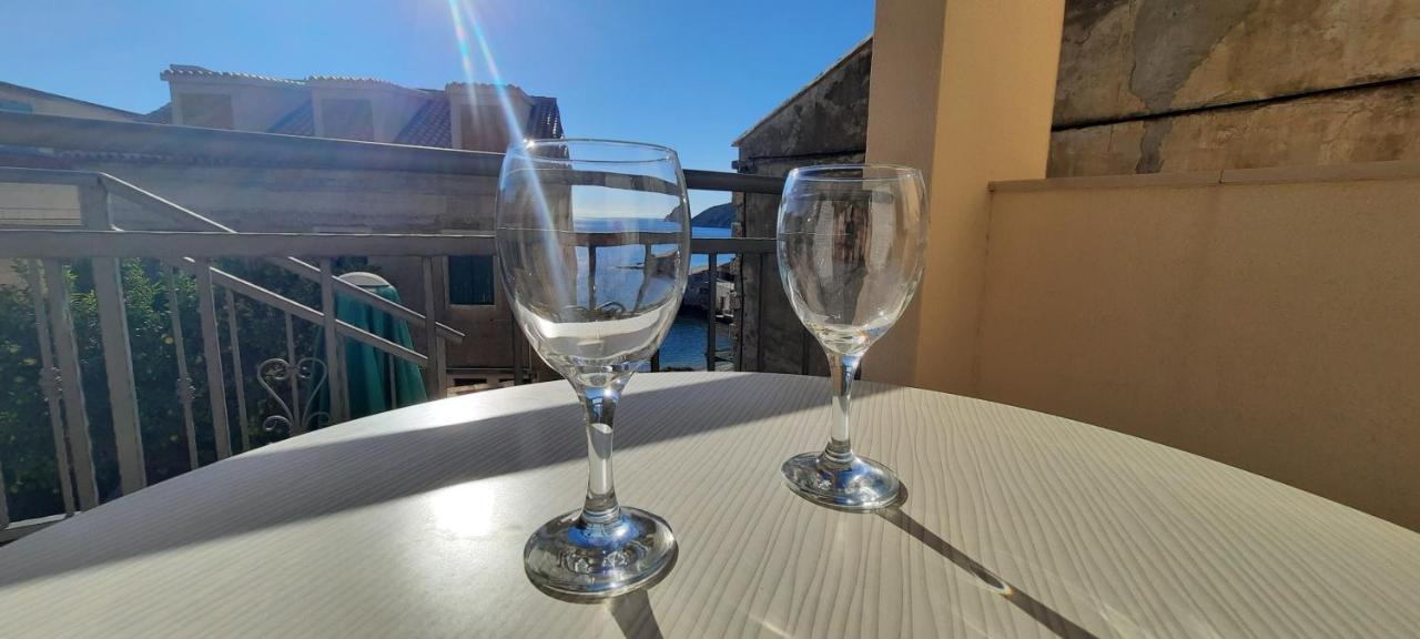 Komiža Apartments Villa Beba מראה חיצוני תמונה