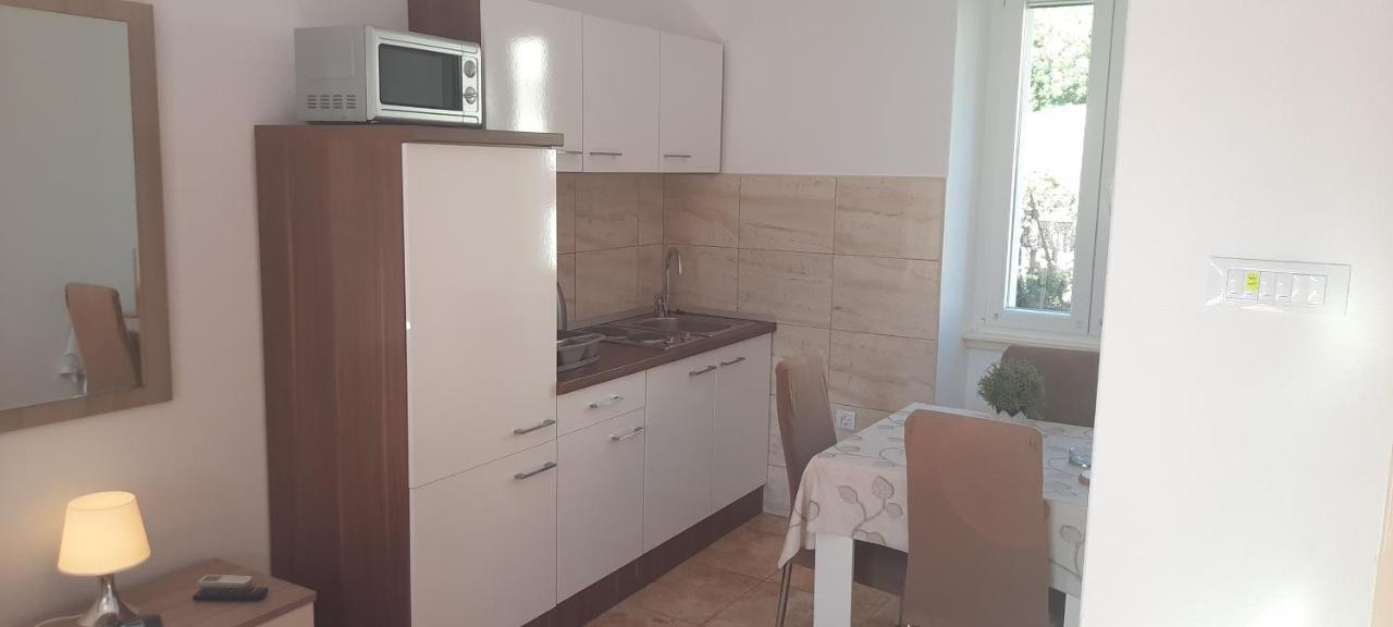 Komiža Apartments Villa Beba מראה חיצוני תמונה