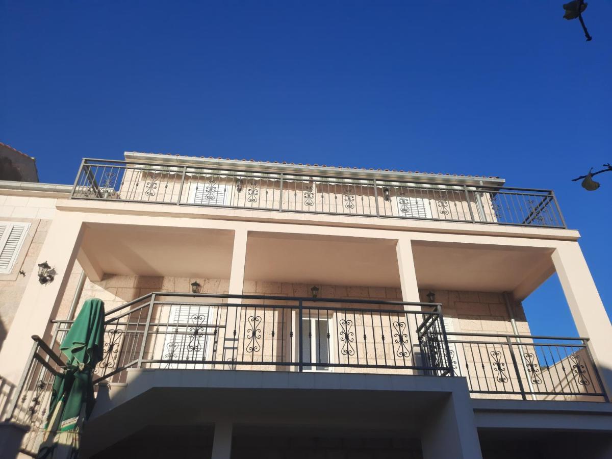 Komiža Apartments Villa Beba מראה חיצוני תמונה