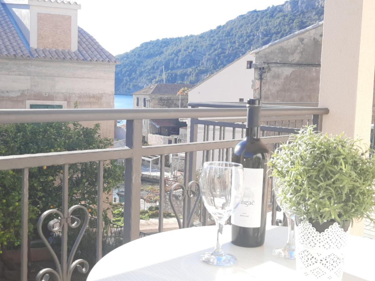 Komiža Apartments Villa Beba מראה חיצוני תמונה